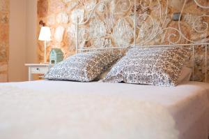 A bed or beds in a room at Villa Unique