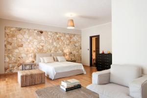 A bed or beds in a room at Villa Unique Még 26 kép