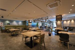 Restaurace v ubytování Shin Toji Hotel Lulud
