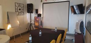 Ruang duduk di Mowicribs Hotel and Spa
