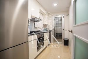 Kuchyňa alebo kuchynka v ubytovaní Casa Miriam Ivan Luxury Homes 2ªPlta Sur 1ªLinea