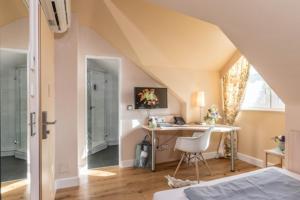 Postel nebo postele na pokoji v ubytování Ammersee-Hotel