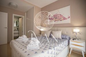 Posteľ alebo postele v izbe v ubytovaní Casa Miriam Ivan Luxury Homes 2ªPlta Sur 1ªLinea