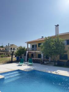 Swimmingpoolen hos eller tæt på Casa da Alegria - Piscina, Sala de Jogos, 4 Quartos