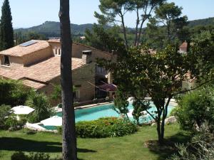 a swimming pool in the yard of a house at La Pasclapierre in Orgon +23 photos
