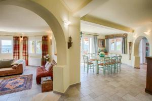 a living room with a table and a dining room at Villa Octavius in Ráchi