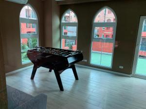 Stolní tenis v ubytování Seven Seas Condo Resort Pattaya nebo okolí