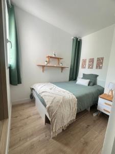 En eller flere senge i et værelse på Appartement 6 chambres + 20 billeder