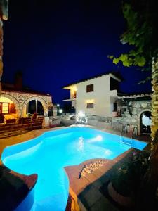 Bazén v ubytování Saltos Village House nebo v jeho okolí
