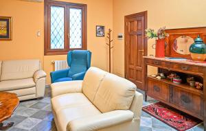 Χώρος καθιστικού στο Awesome Apartment In Menfi With Wifi