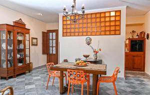 Η κουζίνα ή μικρή κουζίνα στο Awesome Apartment In Menfi With Wifi +7 φωτογραφίες