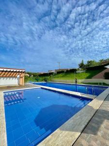 Hillview Apt w/ Pool Access - Free Wifi 내부 또는 인근 수영장