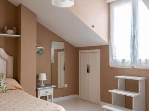 A bed or beds in a room at Casa de Playa en Somo Centro