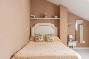 A bed or beds in a room at Casa de Playa en Somo Centro