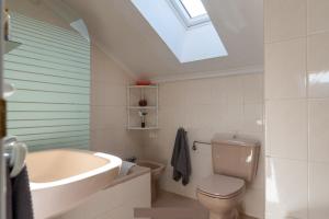 A bathroom at Casa de Playa en Somo Centro