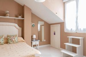 A bed or beds in a room at Casa de Playa en Somo Centro