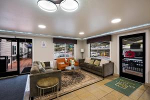 Χώρος καθιστικού στο Quality Inn SeaTac Airport-Seattle +38 φωτογραφίες