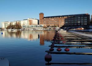 صورة لـ Holiday Spa Luxury Suite w Sauna Jacuzzi FREE Parking في تامبير +38 صورة