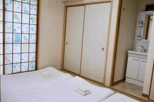 Katil atau katil-katil dalam bilik di 京都東福寺鴨川沿いGuest house Kyoan private room貸切独立卫浴鸭川旁边多人一起入住划算
