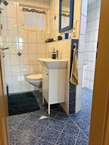 Ένα μπάνιο στο Ferienwohnung Wehner +3 φωτογραφίες