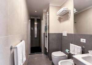 Koupelna v ubytování Hotel Vienna