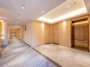 Foto dalla galleria di Lavande Hotel Shenzhen International Convention and Exhibition Center Fuhai West Subway Station a Shenzhen