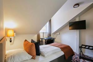 Postel nebo postele na pokoji v ubytování Hotel MDF TELA Near IGI Airport Delhi