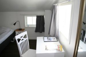 Postel nebo postele na pokoji v ubytování Visby Innerstad Lägenheter & Rum