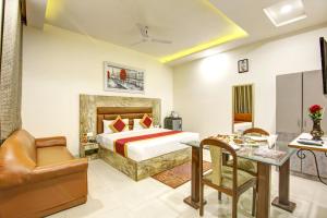 Ліжко або ліжка в номері Gracious by Vishesh Hotels & Home Stay