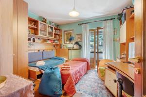 a living room with a couch and a table at Vacanza Natura, Montagne e Laghi in Omegna