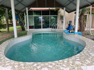 Bazén v ubytování Poolvilla Armthong Home nebo v jeho okolí