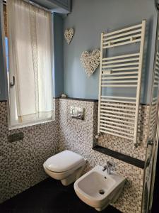 A bathroom at PETITE MAISON ELEGANTE MONOLOCALE CON TERRAZZA