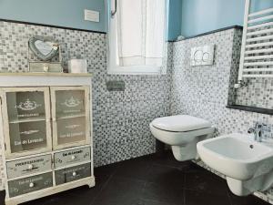 A bathroom at PETITE MAISON ELEGANTE MONOLOCALE CON TERRAZZA