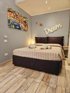 A bed or beds in a room at PETITE MAISON ELEGANTE MONOLOCALE CON TERRAZZA