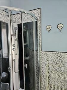A bathroom at PETITE MAISON ELEGANTE MONOLOCALE CON TERRAZZA