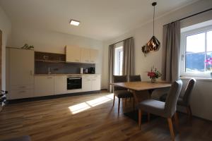 Dapur atau dapur kecil di Ferienwohnung Schlossmayr