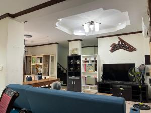 TV a/nebo společenská místnost v ubytování Poolvilla Armthong Home