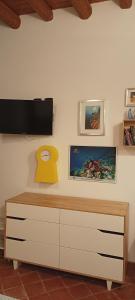 TV a/nebo společenská místnost v ubytování b&b Luna + 27 fotografií