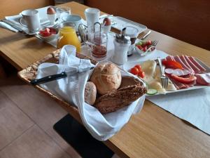 Jedzenie w pensjonacie lub w pobliżu