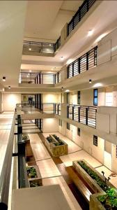 Gambar di galeri bagi Flair Towers Condo near MRT Bonifacio and Shaw within Greenfields di Manila
