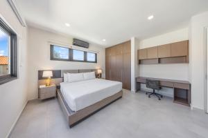 Una cama o camas en una habitación de LUX 4BR and 3BA Villa with Pool Malmokweg 48 by Bocobay
