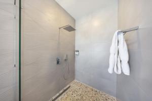 Un baño de LUX 4BR and 3BA Villa with Pool Malmokweg 48 by Bocobay