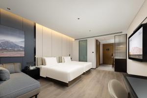 Postel nebo postele na pokoji v ubytování Atour Hotel Guangzhou Baiyun Jiahe Hebian