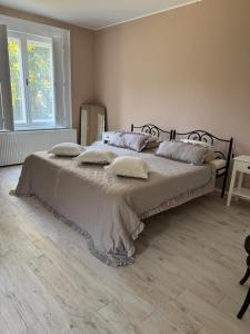Rúm í herbergi á Bed and Breakfast "Caffe-caffe"