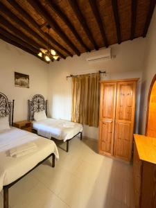 Кровать или кровати в номере kyrenia palace boutique hotel