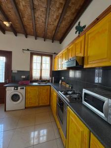 Кухня или мини-кухня в kyrenia palace boutique hotel
