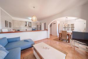 TV a/nebo společenská místnost v ubytování Casa GOLDI by Mallorca Villa Selection