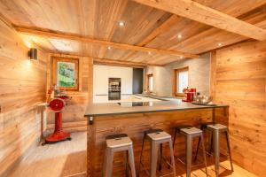 Kuchyň nebo kuchyňský kout v ubytování Chalet Plalessu - Latitude Champéry