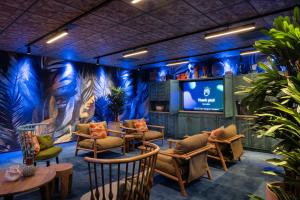 TV a/nebo společenská místnost v ubytování Quality Hotel The Reef