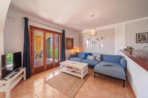 TV a/nebo společenská místnost v ubytování Casa GOLDI by Mallorca Villa Selection